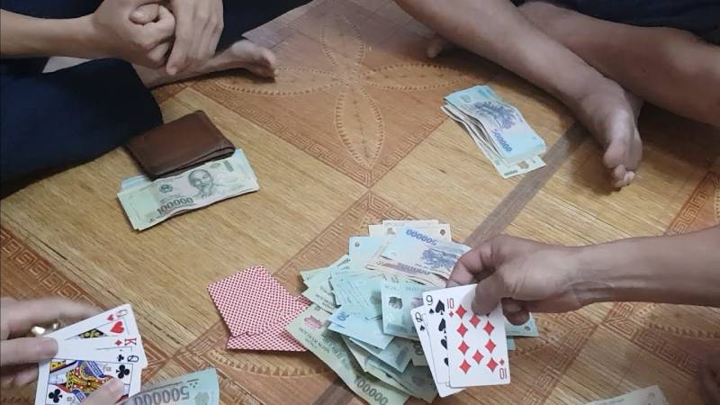 Đặt cược quá nhiều vào ván đầu