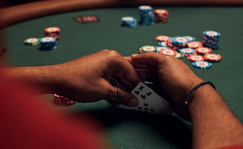 Những sai lầm cần né khi bluff bài Poker